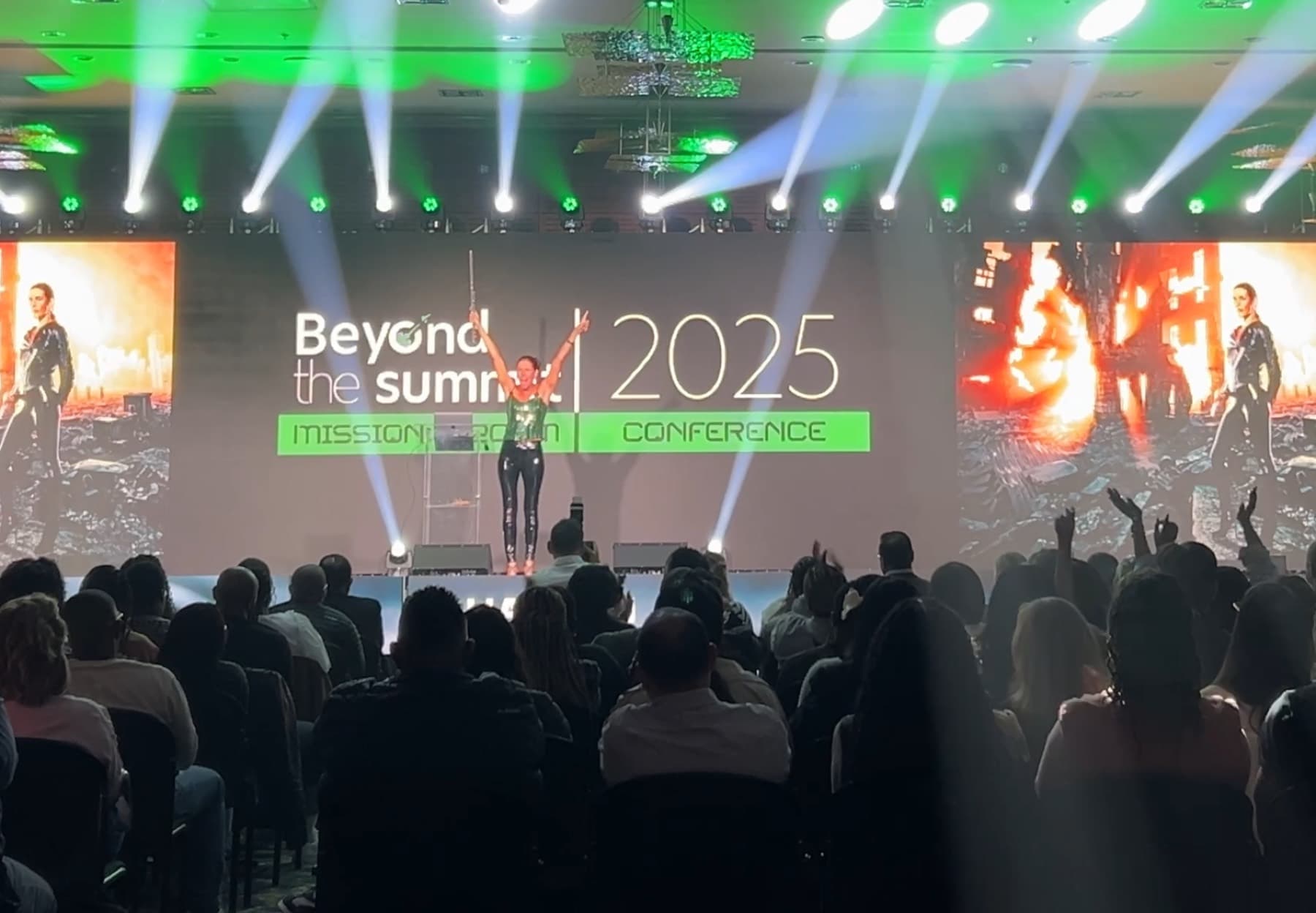AI keynote speaker Carina Bruwer presenting to a conference audience